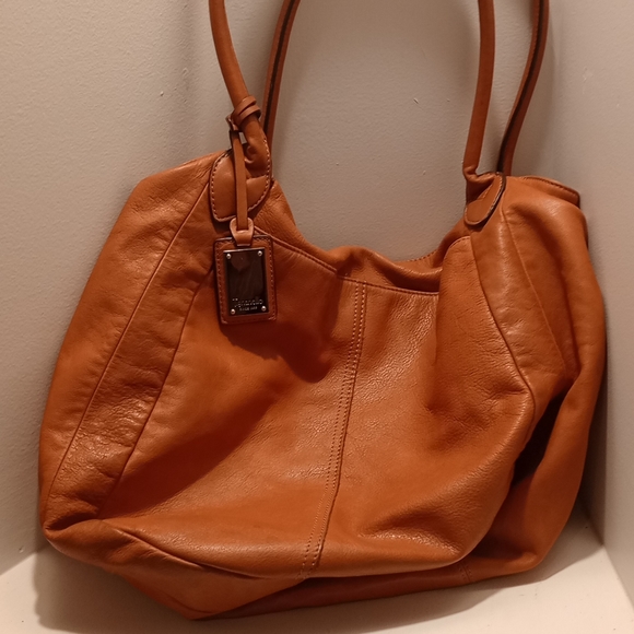 Woman's tignanello brand purse used twice - Picture 5 of 10